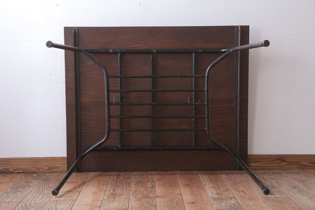 アンティーク家具　アンティーク　天板無垢板の鉄脚テーブル(机・デスク)