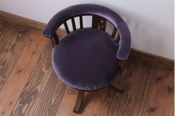 アンティーク家具　大正ロマン　透かし彫り　モダンで小ぶりなアンティーク回転椅子