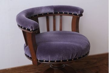 アンティーク家具　大正ロマン　透かし彫り　モダンで小ぶりなアンティーク回転椅子