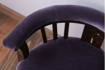 アンティーク家具　大正ロマン　透かし彫り　モダンで小ぶりなアンティーク回転椅子