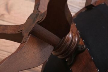 アンティーク家具　大正ロマン　透かし彫り　モダンで小ぶりなアンティーク回転椅子