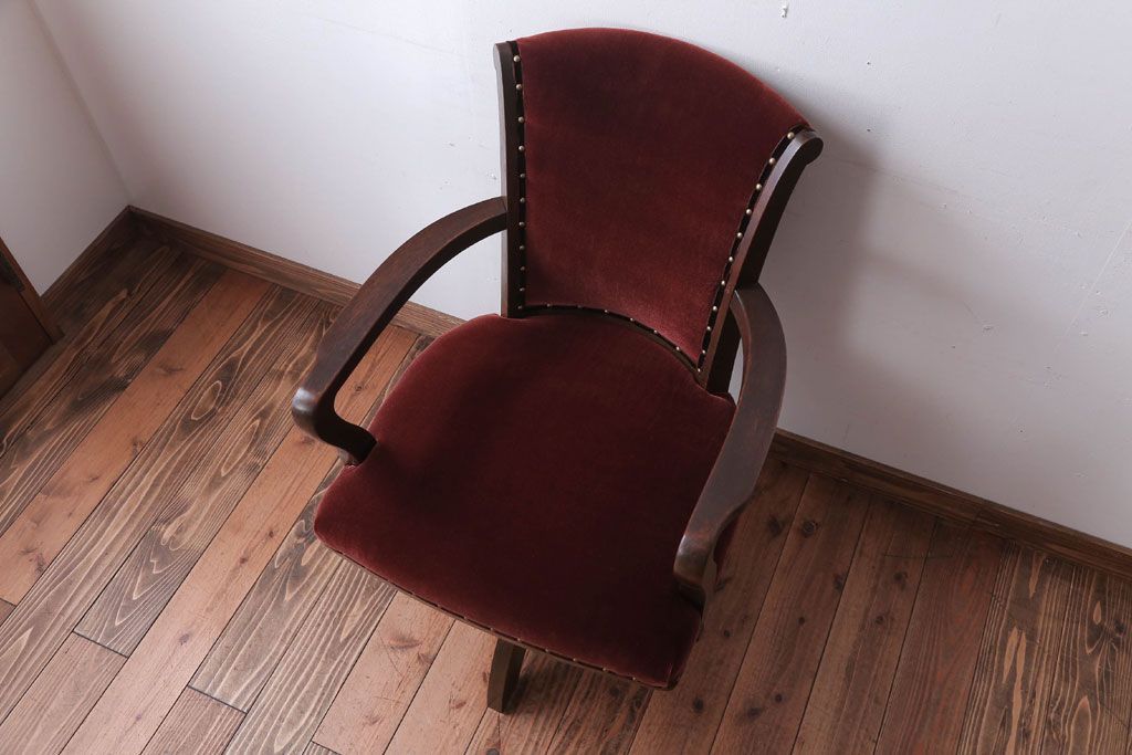 アンティーク家具　和製アンティーク　古い木製のアーム付き回転椅子