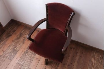 アンティーク家具　和製アンティーク　古い木製のアーム付き回転椅子