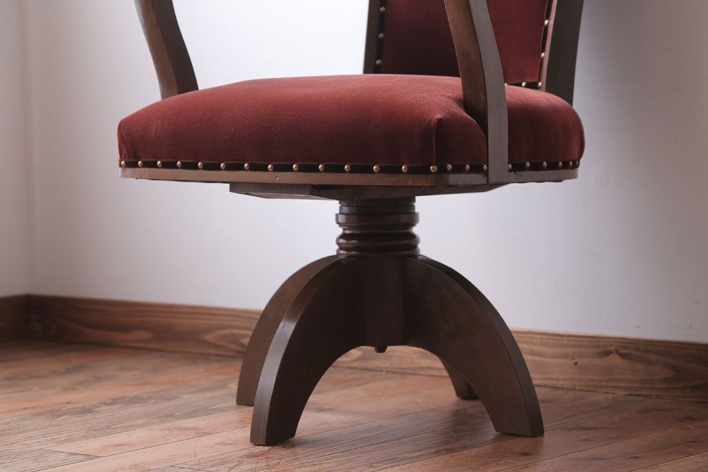 アンティーク家具　和製アンティーク　古い木製のアーム付き回転椅子