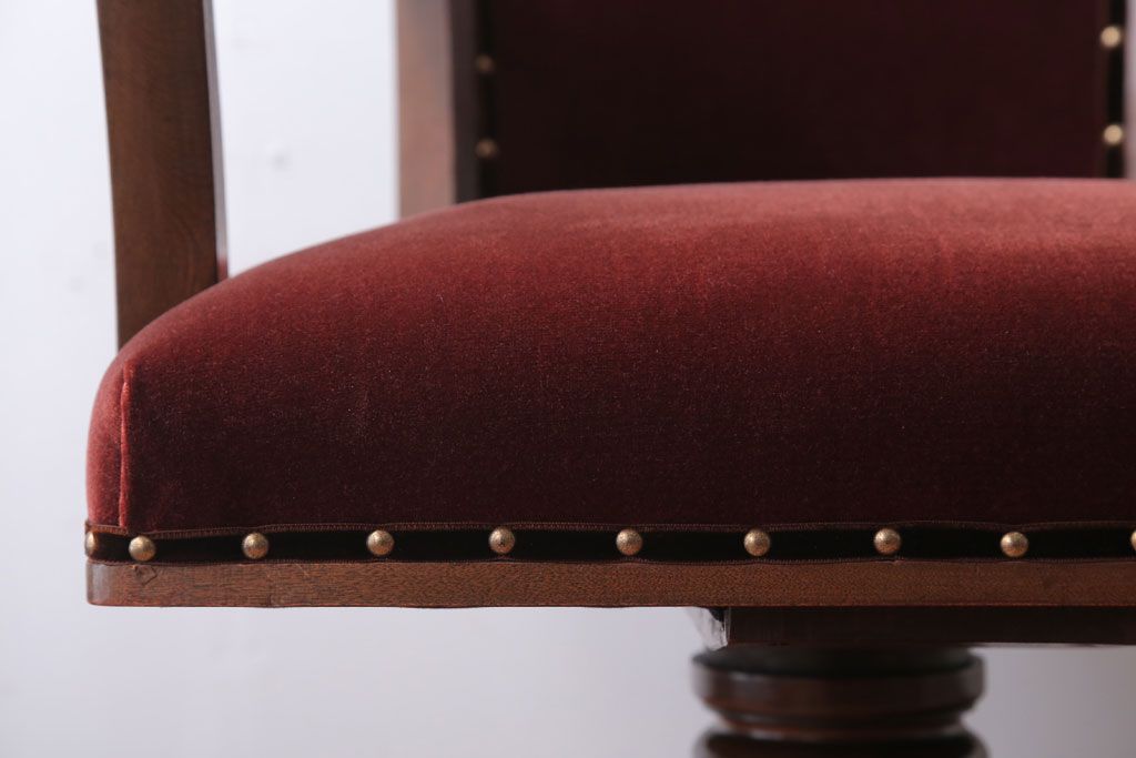 アンティーク家具　和製アンティーク　古い木製のアーム付き回転椅子