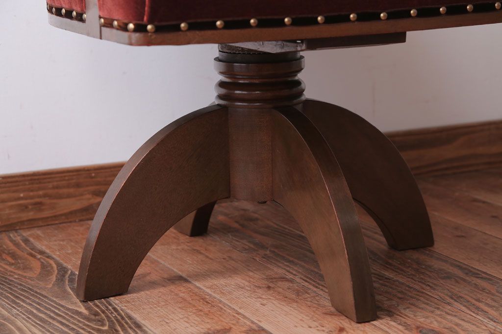 アンティーク家具　和製アンティーク　古い木製のアーム付き回転椅子