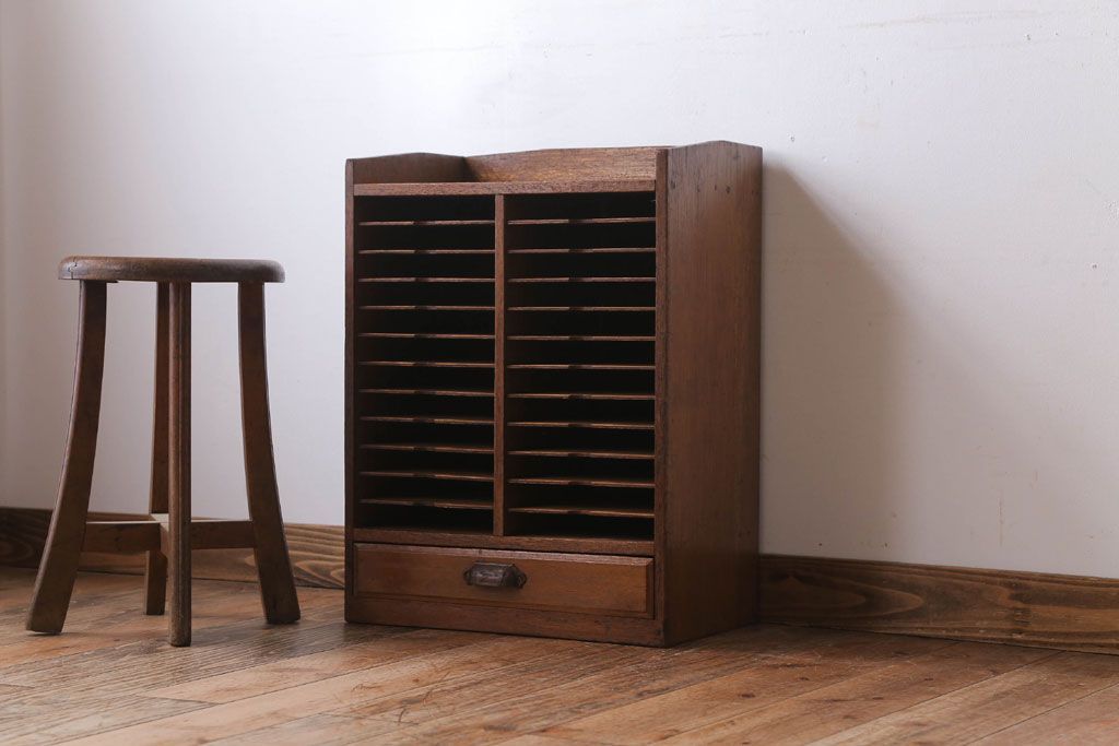 レトロ家具　昭和レトロ　古い木の小ぶりなアンティーク書類ケース(カルテケース)