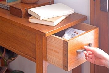 レトロ家具　アンティーク　レトロでシンプルなデスクサイドキャビネット