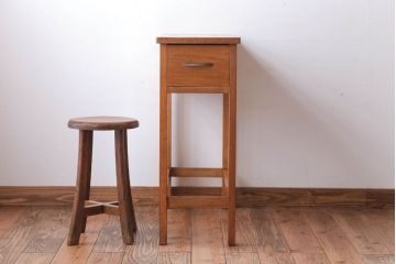 レトロ家具　アンティーク　レトロでシンプルなデスクサイドキャビネット