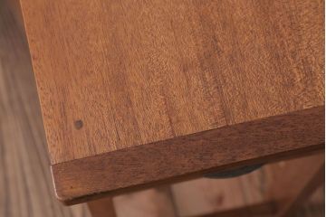 レトロ家具　アンティーク　レトロでシンプルなデスクサイドキャビネット