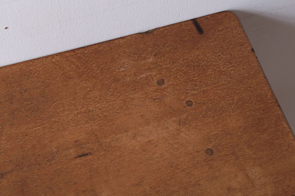 アンティーク家具　アンティーク　古い木のシンプルなサイドテーブル