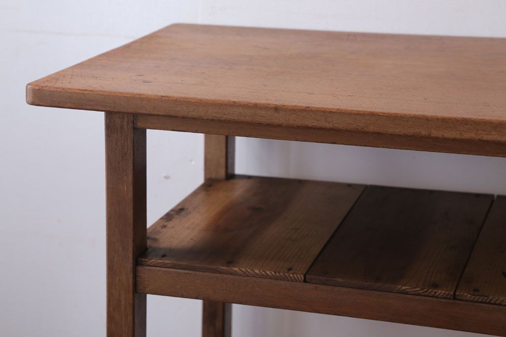 アンティーク家具　アンティーク　古い木のシンプルなサイドテーブル