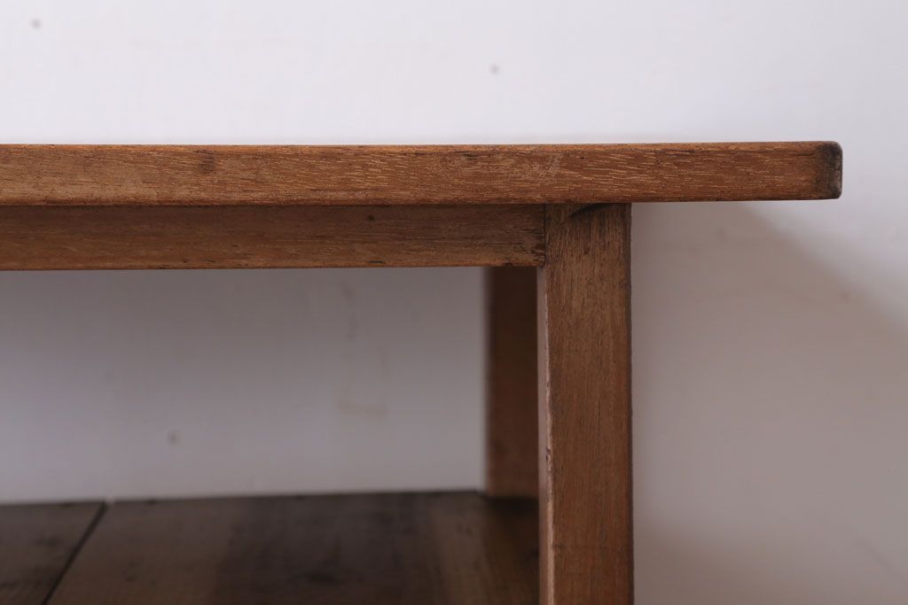 アンティーク家具　アンティーク　古い木のシンプルなサイドテーブル