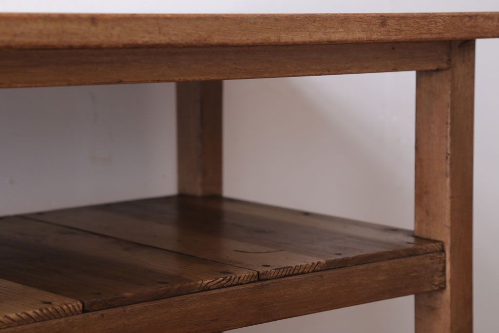 アンティーク家具　アンティーク　古い木のシンプルなサイドテーブル