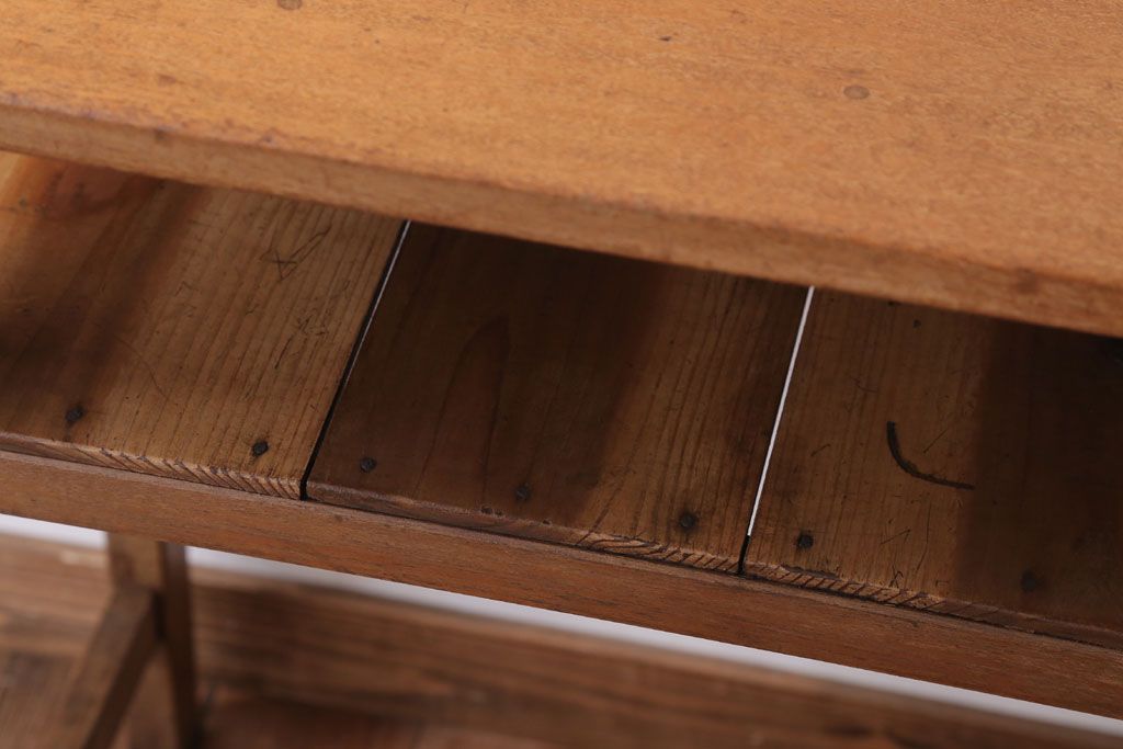 アンティーク家具　アンティーク　古い木のシンプルなサイドテーブル