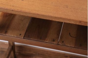 アンティーク家具　アンティーク　古い木のシンプルなサイドテーブル