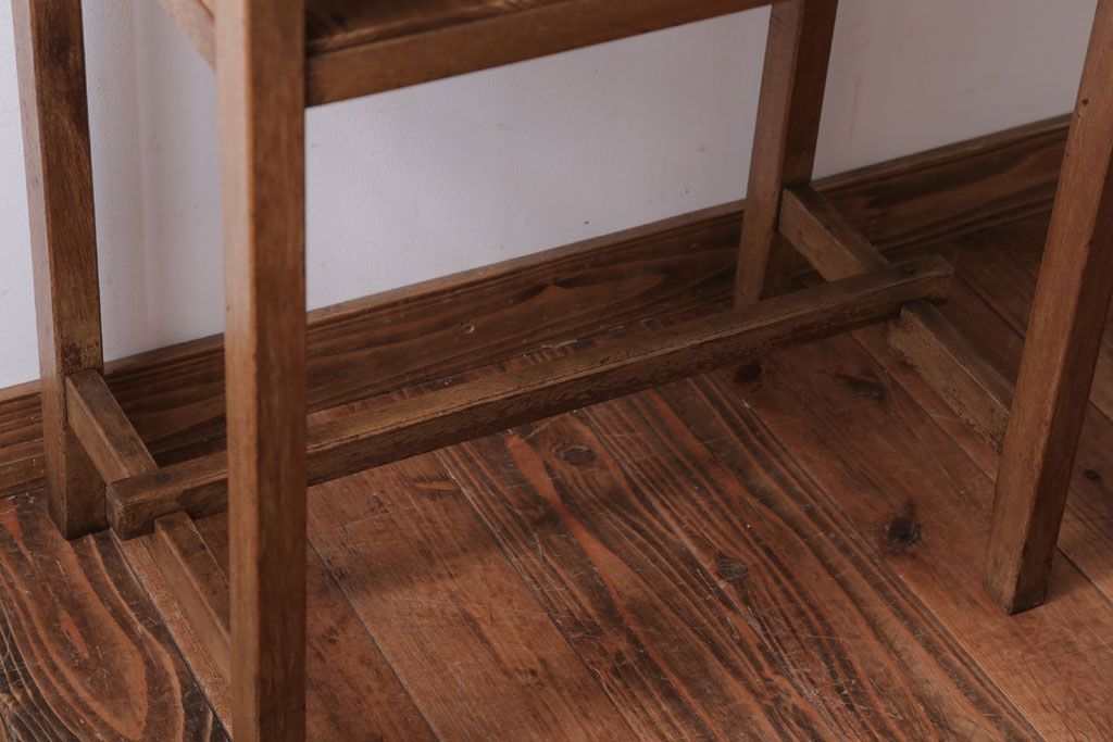 アンティーク家具　アンティーク　古い木のシンプルなサイドテーブル