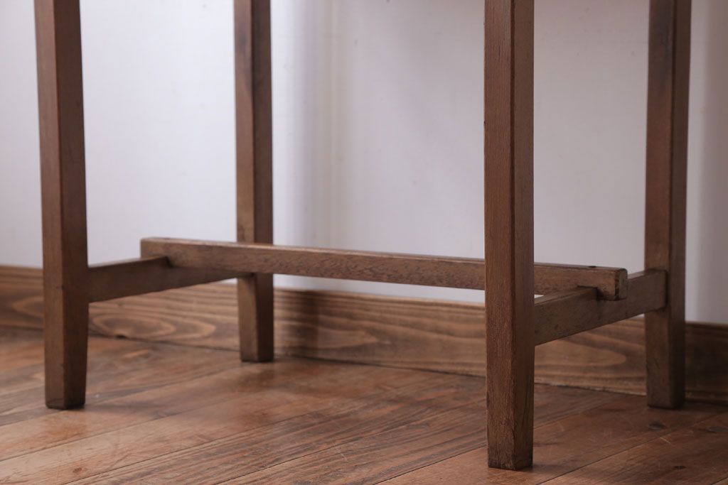 アンティーク家具　アンティーク　古い木のシンプルなサイドテーブル