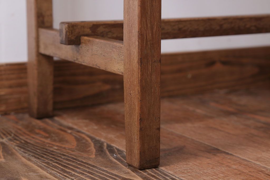 アンティーク家具　アンティーク　古い木のシンプルなサイドテーブル