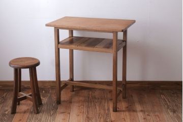 アンティーク家具　アンティーク　古い木のシンプルなサイドテーブル