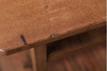 アンティーク家具　アンティーク　古い木のシンプルなサイドテーブル