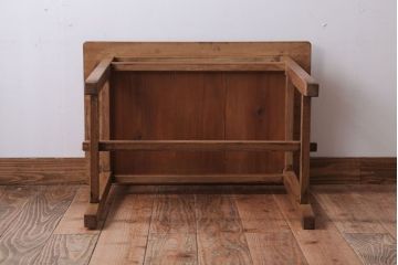 アンティーク家具　アンティーク　古い木のシンプルなサイドテーブル