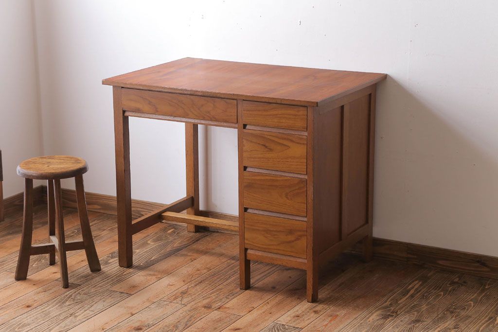 アンティーク家具　アンティーク　シンプルな古い木の片袖机(デスク)