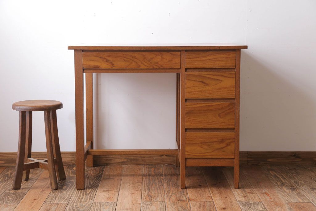 アンティーク家具　アンティーク　シンプルな古い木の片袖机(デスク)