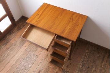 アンティーク家具　アンティーク　シンプルな古い木の片袖机(デスク)