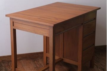 アンティーク家具　アンティーク　シンプルな古い木の片袖机(デスク)