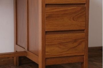 アンティーク家具　アンティーク　シンプルな古い木の片袖机(デスク)