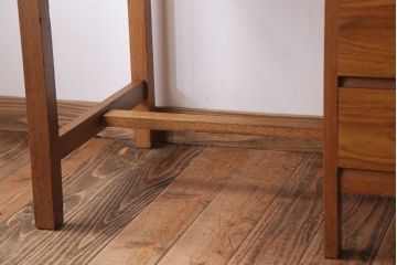 アンティーク家具　アンティーク　シンプルな古い木の片袖机(デスク)