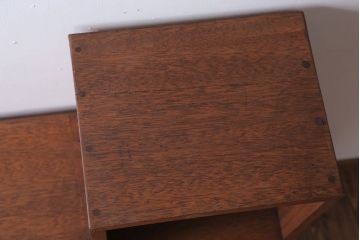アンティーク家具　アンティーク　古い木製の脚付き階段型マス目棚(収納棚、飾り棚)