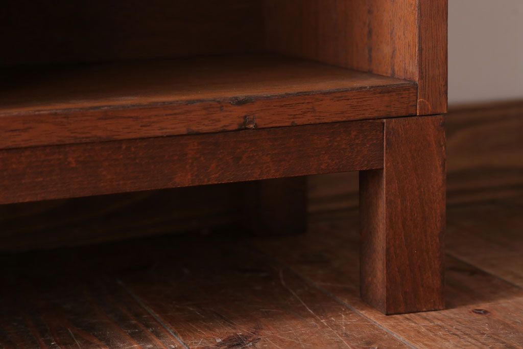 アンティーク家具　アンティーク　古い木製の脚付き階段型マス目棚(収納棚、飾り棚)