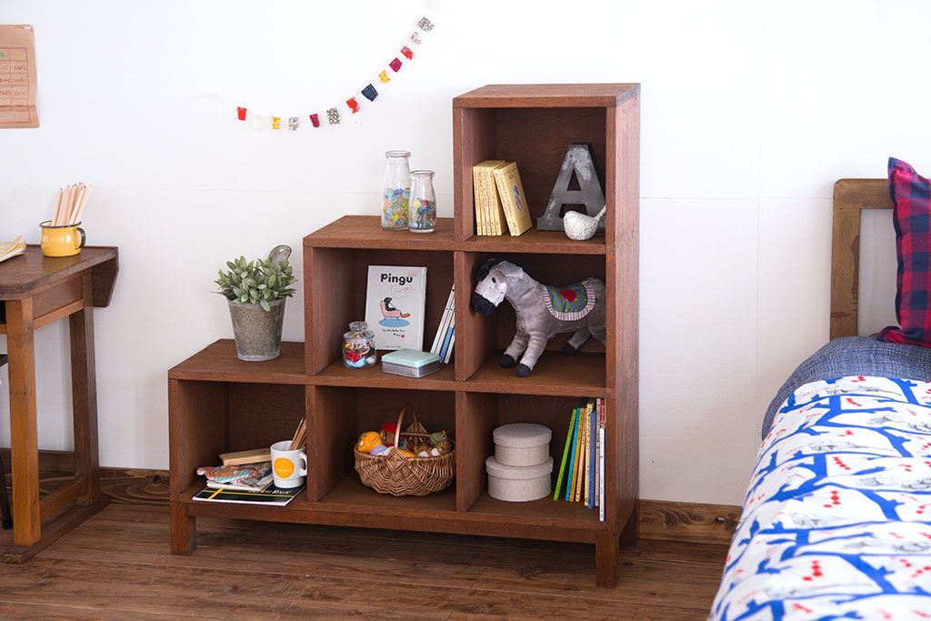 アンティーク家具　アンティーク　古い木製の脚付き階段型マス目棚(収納棚、飾り棚)