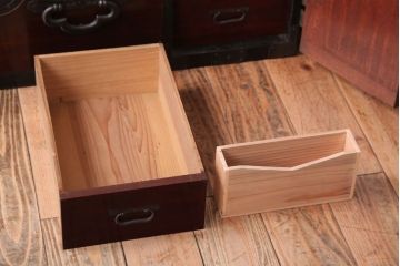 アンティーク家具　古民具・骨董　前面欅材!蝶覆輪金具の小ぶりなアンティーク重ね衣装箪笥