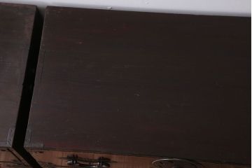 アンティーク家具　古民具・骨董　前面欅材!蝶覆輪金具の小ぶりなアンティーク重ね衣装箪笥