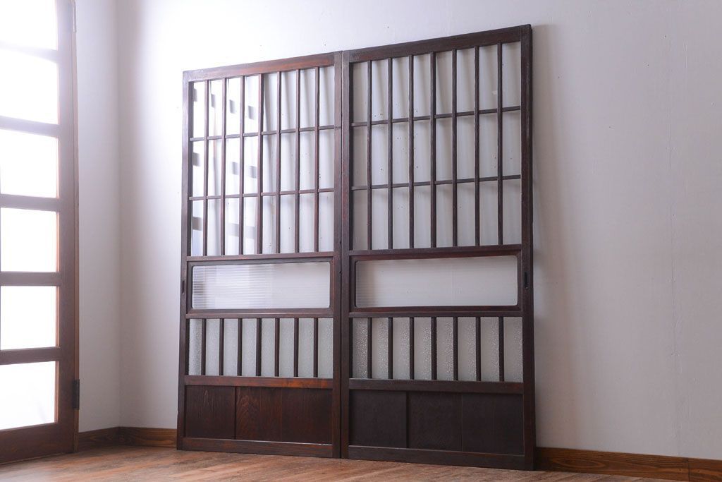 アンティーク　古い木製のレトロなガラス戸2枚セット