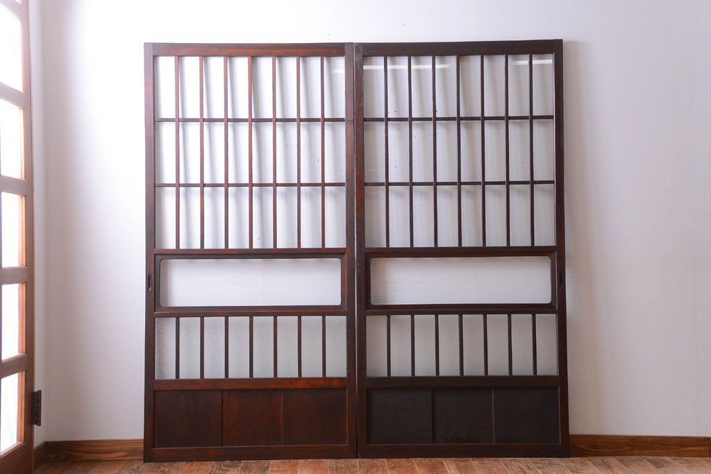 アンティーク　古い木製のレトロなガラス戸2枚セット