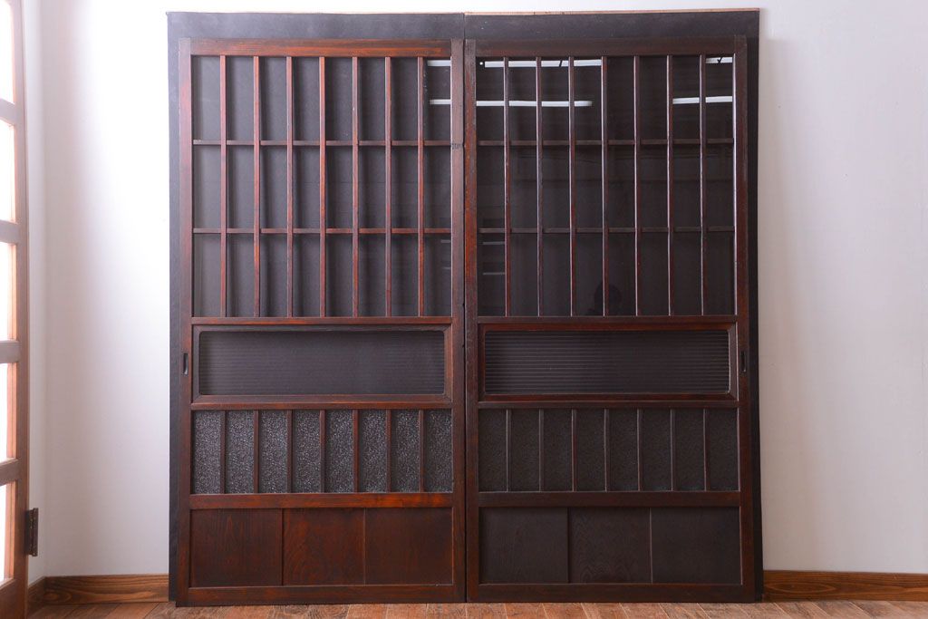 アンティーク　古い木製のレトロなガラス戸2枚セット