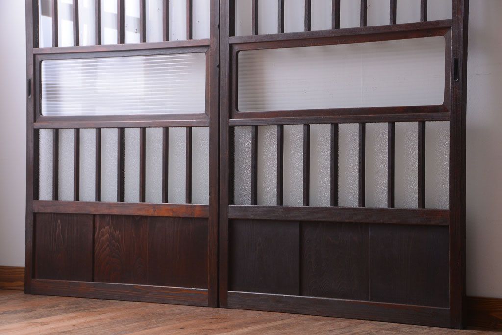 アンティーク　古い木製のレトロなガラス戸2枚セット