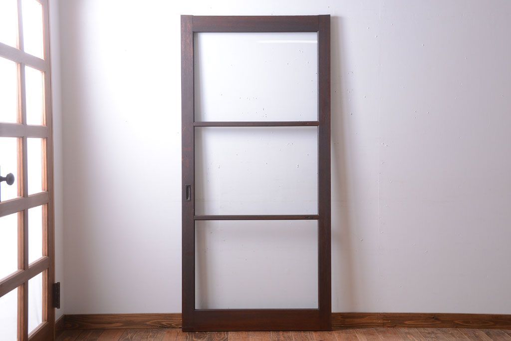 和製アンティーク　古い木製のシンプルな引き戸