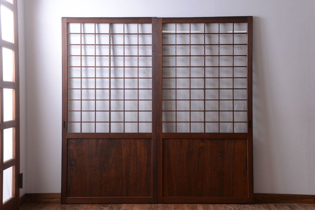 古民具・骨董　古い木のアンティーク升目格子ガラス戸