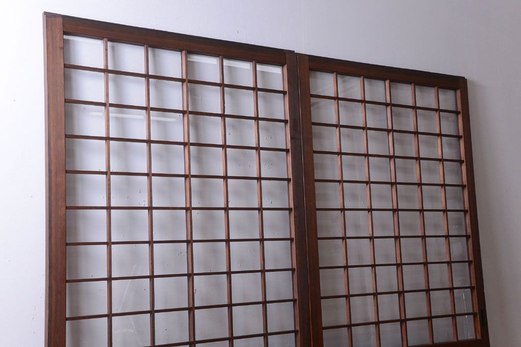古民具・骨董　古い木のアンティーク升目格子ガラス戸