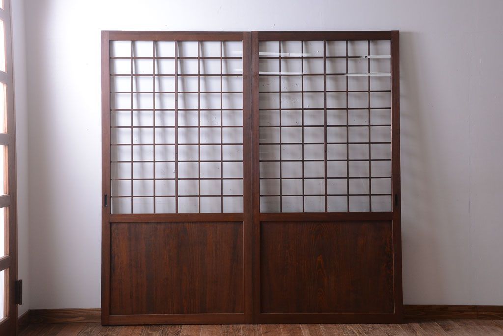 古民具・骨董　古い木のアンティーク升目格子ガラス戸