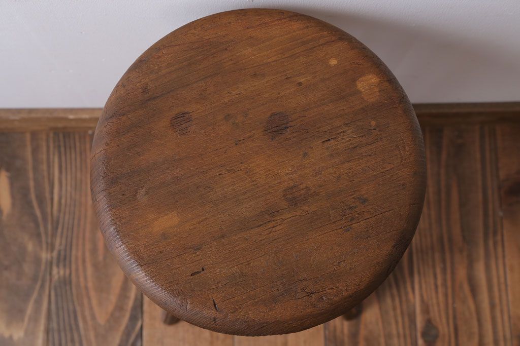 アンティーク家具　アンティーク　古い木のシンプルな丸スツール(2)