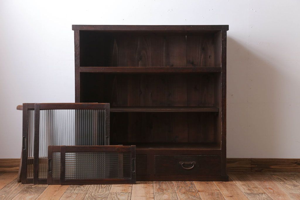 アンティーク家具　和製アンティーク　モールガラス引き戸の木製収納棚