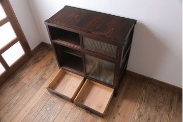 アンティーク家具　和製アンティーク　モールガラス引き戸の木製収納棚