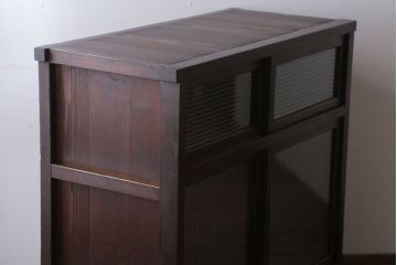 アンティーク家具　和製アンティーク　モールガラス引き戸の木製収納棚