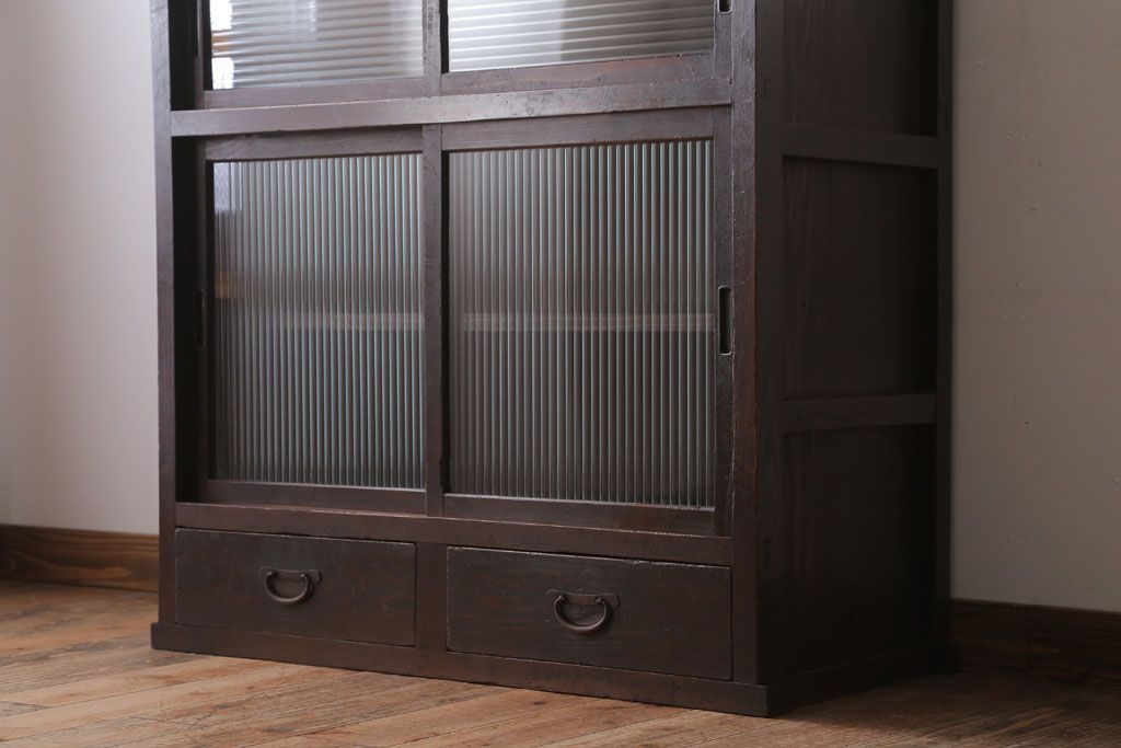 アンティーク家具　和製アンティーク　モールガラス引き戸の木製収納棚